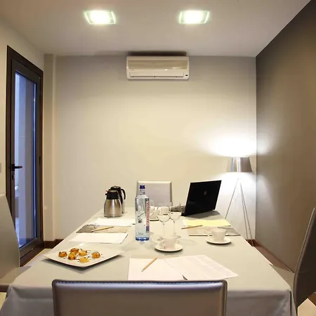 Silken Axis Hotell 4*