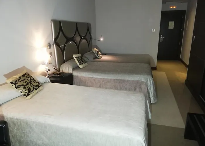 Hotell Silken Axis 4*