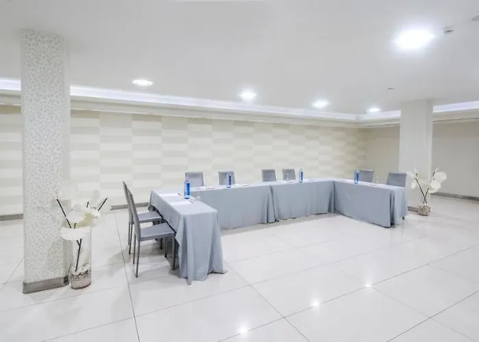 Silken Axis Hotell 4*